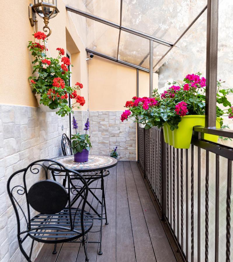 2 - Bedroom Apartments Galicia Lviv Exterior foto